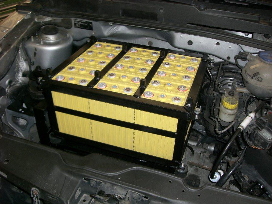 Elektro_Lupo_Batteriepack_Motorraum_900x675
